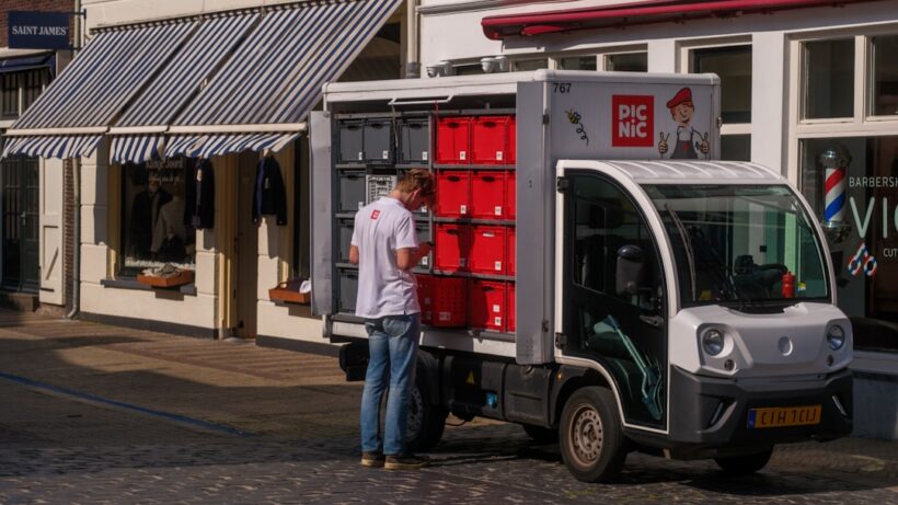 Photo Delivery truck