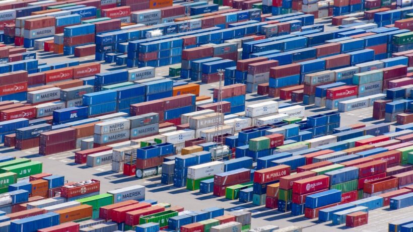 Photo Shipping containers