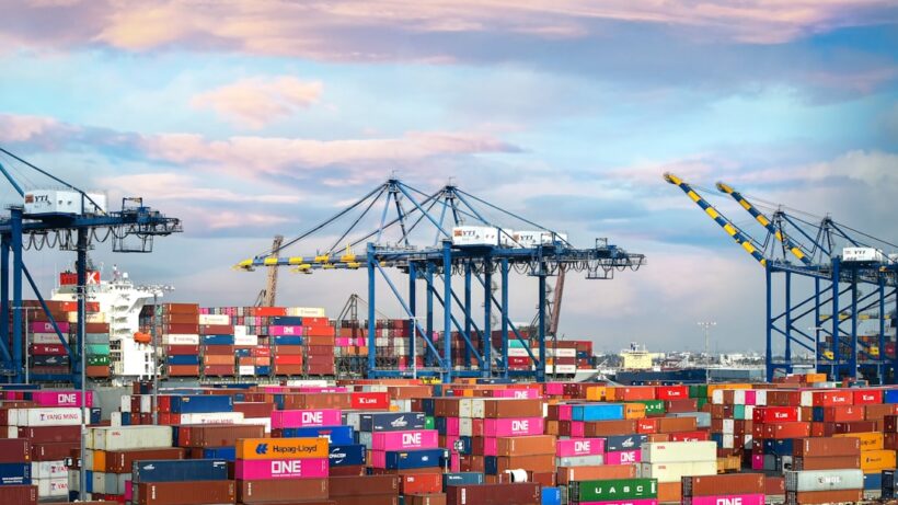 Photo Shipping containers